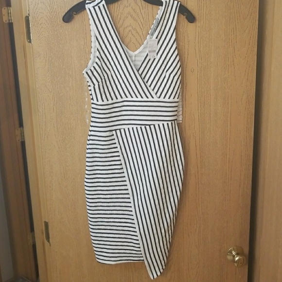 Almost Famous Dresses & Skirts - Black & white high/low v neck dress